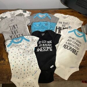 8 Brand New Assorted Baby Onesies for Newborns 0 month